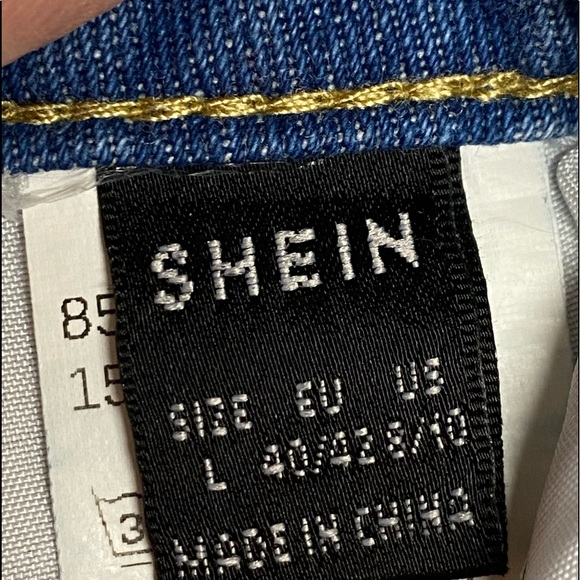 SHEIN Distressed Jeans - Picture 4 of 6